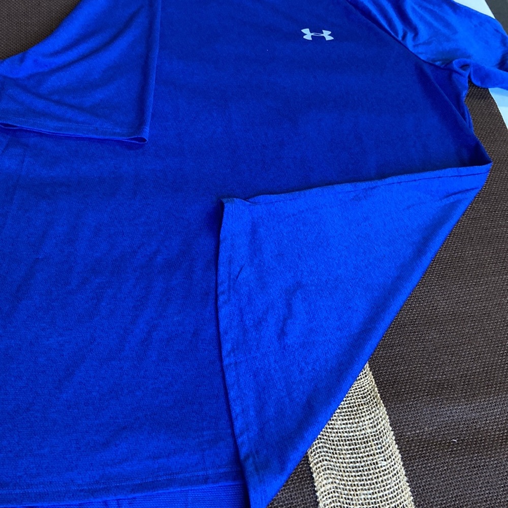 Under armor mens tech tee. NWOT very light weight - Picture 2 of 3